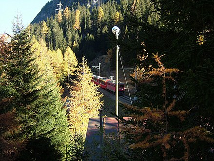 Southbound train heading for Preda Südwärts fahrender Zug auf dem Weg nach Preda