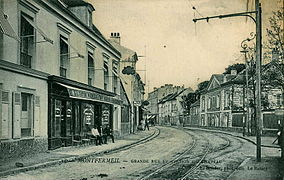 Vue de la Grande-Rue, au niveau de la station du tramway Château.