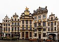 Casas en los números 8 a 12 en el ala sur de la Grand-Place: La Estrella (L'Etoile); El Cisne (Le Cygne); El Árbol de Oro (L'Arbre d'Or); La Rosa (La Rose);El monte Tabor.