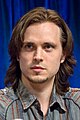 Jonathan Jackson interpreta Avery Barkley