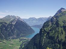 La vallée de Klöntal et son lac