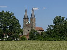 Klosterkirche Hillersleben von SudWesten gesehen 2014-07.jpg