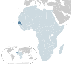 Senegalin sijainti Afrikassa (merkitty vaaleansinisellä ja tummanharmaalla) ja Afrikan unionissa (merkitty vaaleansinisellä).