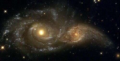 Links NGC 2207, rechts IC 2163