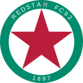 Cercle vert avec écrit « Red Star FC 93 » en haut et « 1897 » en bas. Dans ce cercle, il y a une grande étoile rouge.