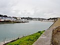 La ria du Goyen et Audierne vus des environs de l'église Saint-Julien-le-Passeur à Poulgoazec (vue vers l'amont)