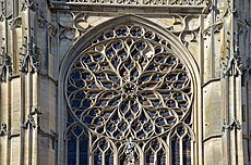 La rose du bras sud de la cathédrale Saint-Étienne de Sens.