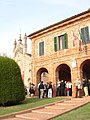 Festeggiamenti in onore del pittore Giulio Benzi nel Centenario della nascita - Gli ospiti davanti al Municipio