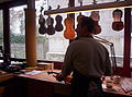 English: Violin Shop in Detmold, Germany Azərbaycanca: Detmold, Alemaniyada skripka dükanı Deutsch: Geigenladen in Detmold, Deutschland Esperanto: Violono-vendejo en Detmold, Germanio Español: Tienda de violines en Detmold, Alemania