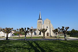 L'église Saint-Aignan et la mare.