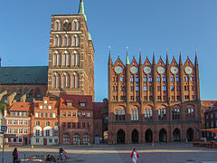 Ayuntamiento e iglesia de San Nicolás de Stralsund (Alemania)