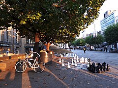 Outdoor chess, Victoria Gardens, Leeds (2) - geograph.org.uk - 5942200.jpg