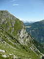 Stock (kleine Nase vor den Hintergrundbergen), mit 2370 m ü. M. der höchste Punkt des Balfrin Höhenweges.