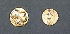Zlati stater Aleksandra Velikega, kovan verjetno v Abidosu okoli 328–323 pr. n. št.; spredaj Atena s korintsko čelado, zadaj Nike
