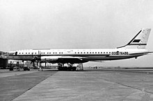 photo noir et blanc d'un Tu-114, marqué "Japan Airlines".