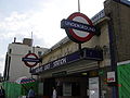 Une entrée de station à Londres