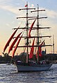 Feier "Scarlet Sails" in St. Petersburg auf der Newa - Swedish Segelboot "Trekronor".