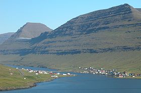 Два населённых пункта Фарерских островов, соединённые автомобильной дорогой: слева — Нордепиль (остров Борой); справа — Кваннасунд (остров Вийой).