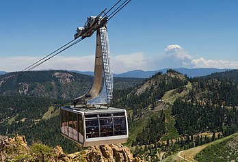 Téléphérique à Squaw Valley (Californie). (définition réelle 4 946 × 3 365)