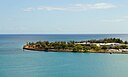 Blick auf Sand Island vom Aloha Tower