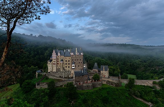 5. Platz: Johannes Dörrstock – Burg Eltz am frühen Morgen