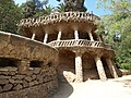 Columnas salomónicas en el Parque Güell, de Antoni Gaudí, 1926