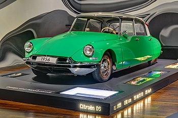 Citroën DS vyráběný v letech 1955–1975 se objevil také ve filmu Fantomas se zlobí