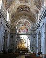 L'interior barrocu de la ilesia de san Benedicto.