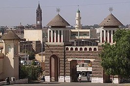 De Enda Mariamkerk (voorgrond) in Asmara