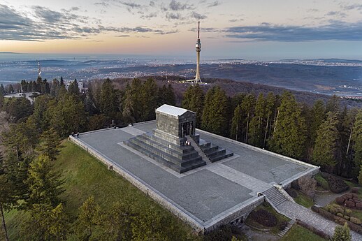 Monument to the Unknown Hero, Photographer: Ivanbuki