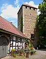 De bergfried op de binnenplaats