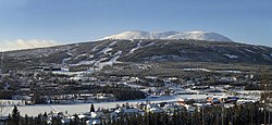 View of Innbygda and a large skiing facility