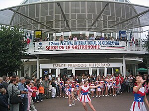 Animations devant le Salon de la Gastronomie à l'Espace François Mitterrand (2006).