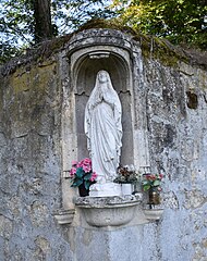 Oratoire sur le mur du château.