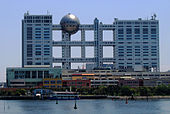 Edificio della Fuji Television a Odaiba, Tokyo (1996)