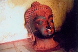 Kamenná hlava krále Vikramaditya v Bajrayogini