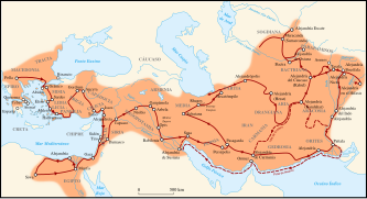 El Imperio macedonio fue el más vasto del mundo antiguo, y también el más efímero: no sobrevivió a su fundador, Alejandro Magno. En plena juventud, tras suceder a su padre Filipo II de Macedonia (que previamente había unificado las polis griegas), aplicó la eficaz maquinaria de guerra formada por este a la derrota del Imperio persa, el enemigo de los griegos desde las guerras médicas. Su gesta expandió la cultura griega por Próximo Oriente y hasta el Asia Central y la India, iniciando el periodo denominado Helenismo.