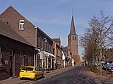 Lottum, Kirche Sint Gertrudiskerk, von der Straße gesehen