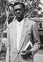 Patrice Lumumba, líder de la independencia de la República Democrática del Congo, cuyos intentos de mantener una política no alineada o acercarse a la Unión Soviética fueron frustrados entre golpes de estado e intentos secesionistas (Crisis del Congo). La responsabilidad de su asesinato aún no está aclarada.