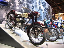 De Yamaha YA 1 uit 1955 was de zoveelste kopie van de DKW RT 125, maar ook Yamaha's eerste motorfiets