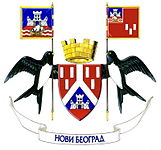 El escudo de armas del municipio de Nuevo Belgrado está sostenido por dos golondrinas.