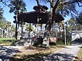 kiosque ou banstand à Dunedine, Floride, US ; dans un parc, tout en bois.