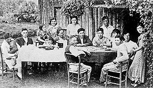 Família Japonesa em Bastos 1930.jpg