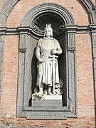 Statue de Frédéric II de Hohenstaufen, façade du Palais Royal de Naples.jpg