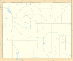 Mapa konturowa Wyomingu, blisko dolnej krawiędzi po prawej znajduje się punkt z opisem „Cheyenne”
