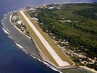 L'aéroport vu du ciel, photo prise depuis le sud de l'île.