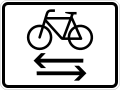 Zusatzzeichen 1000-32 Radverkehr von links und rechts[37]