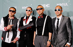 Far East Movement MuchMusic Video Awardseissa 2011. Jäsenet vasemmalta J-Splif, Kev Nish, Prohgress, DJ Virman.