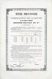 Certificato globale per 100 obbligazioni n. 1-100 della Société Solvay & Cie. a 500 franchi ciascuna, emesso il 1º maggio 1874 a favore di Ernest Solvay e da lui personalmente firmato in qualità di direttore generale. L'obbligazione con un interesse del 6% per un importo totale di 600.000 franchi è stata sottoscritta per la costruzione di una fabbrica a Dombasle-sur-Meurthe in Francia.