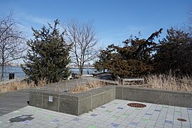 Hudson River Park td (2019-03-27) 026 - Tribeca Native Boardwalk.jpg